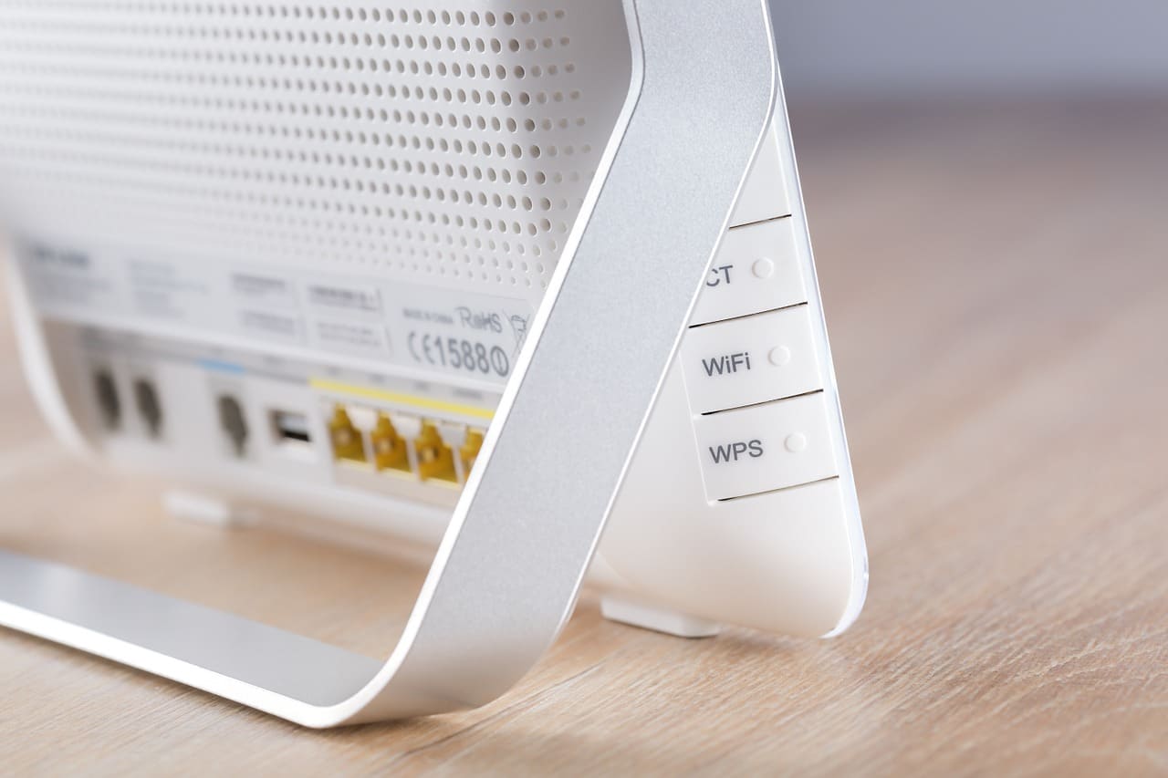 Remplacer le réseau WiFi de la box Internet : comment améliorer sa  connexion, augmenter le débit et la portée du signal ?